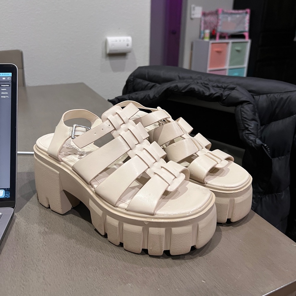 Madden Girl Platform sandals, size 8